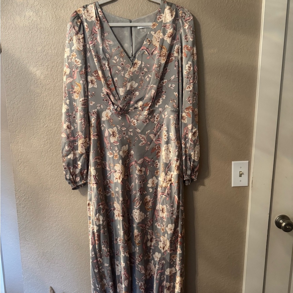 Astr Floral Long Sleeve Dress in Gray and Pink